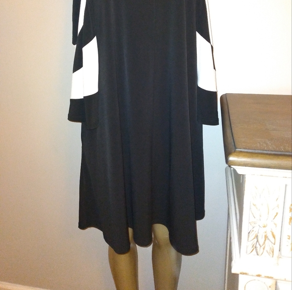 Nina Leonard open shoulder black & white dress with draped sleeves. Size:XL - Picture 7 of 10